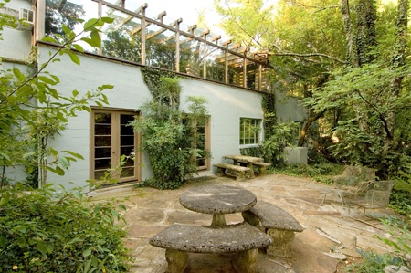 42.BackTerrace